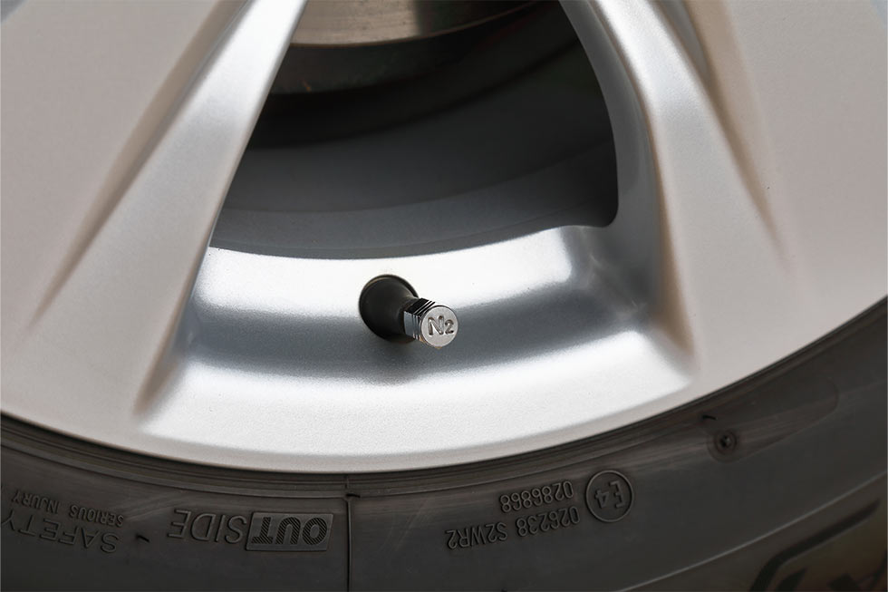 「窒素ガス」の充填は、タイヤにもホイールにもメリットがある