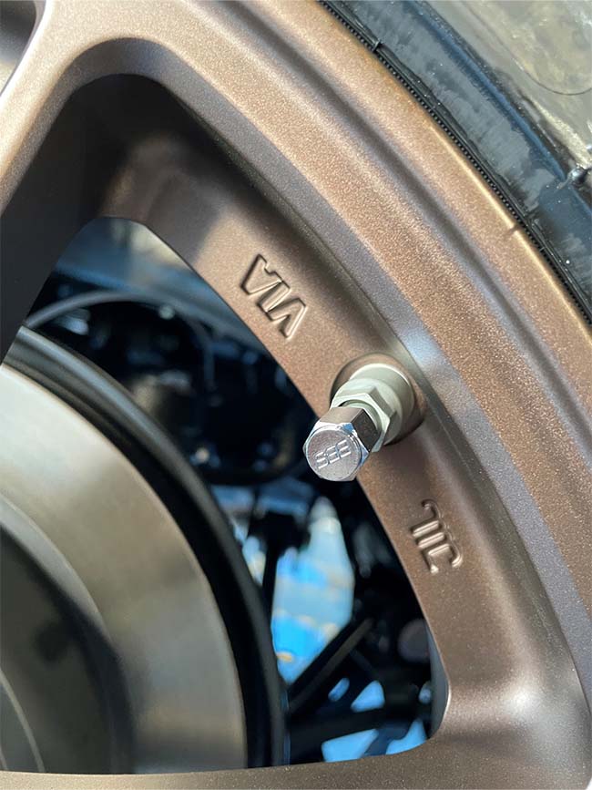 スバルBRZにTPMSを取り付け