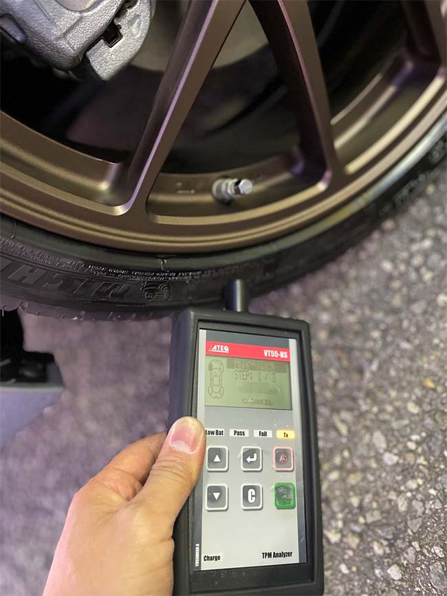 スバルBRZにTPMSを取り付け