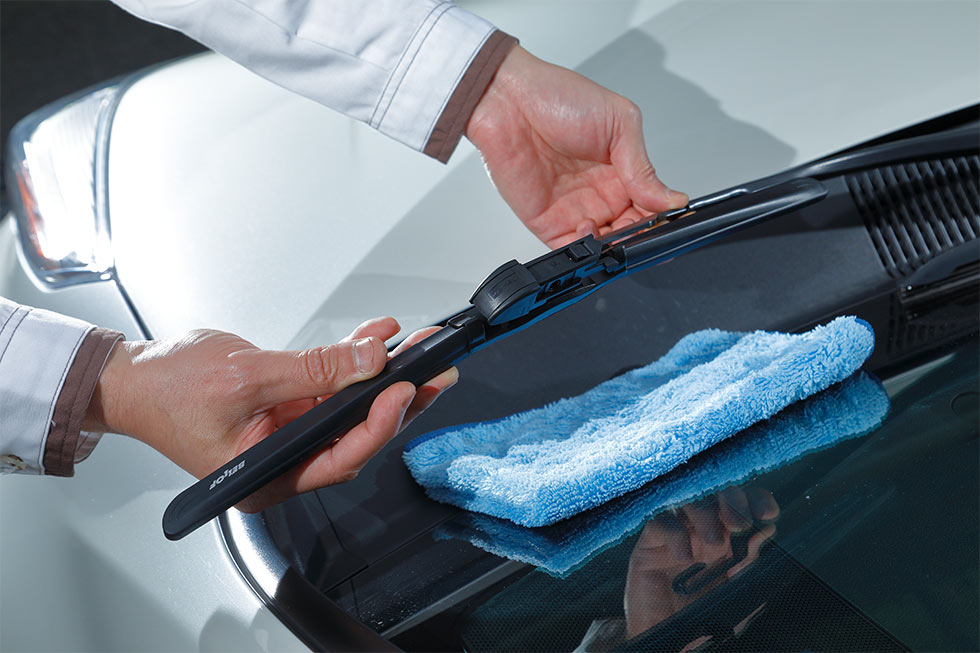 新しい発想から生まれた、幅広い車種に対応する高機能ワイパー