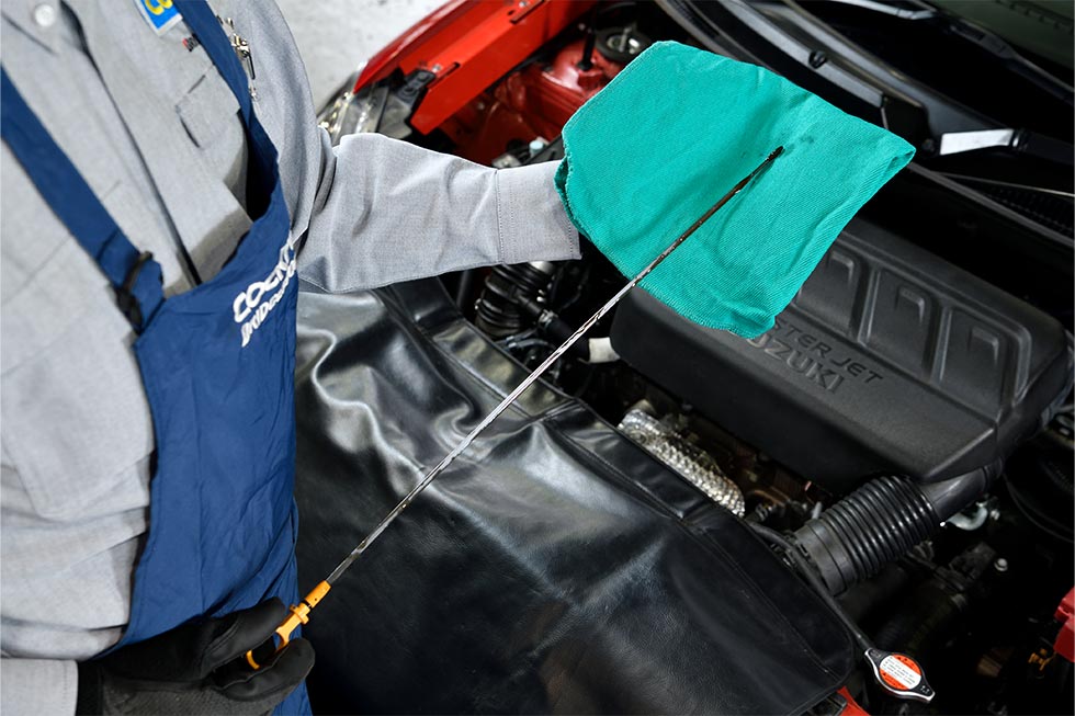 エンジンオイルの点検