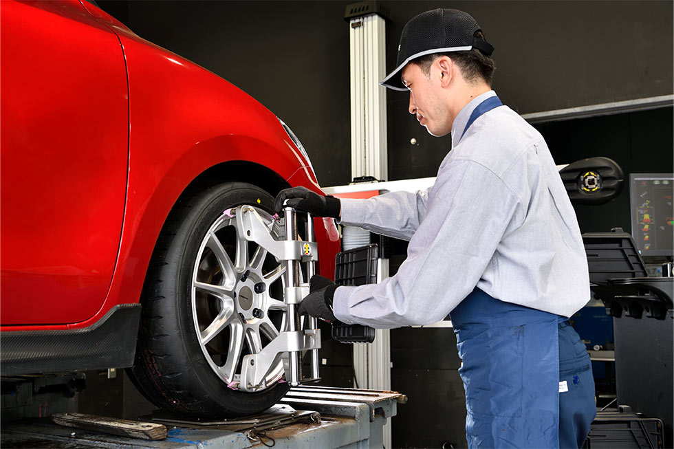 クルマの快適な走行を左右する「アライメント」ってなに？