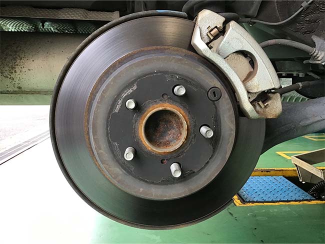 タイヤ交換時にハブ防錆を施工