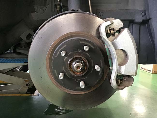 タイヤ交換時にハブ防錆を施工