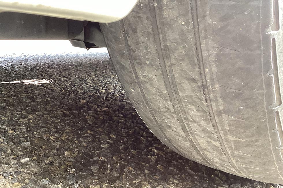 タイヤが空気圧不足だと、どんなトラブルが起こるの?